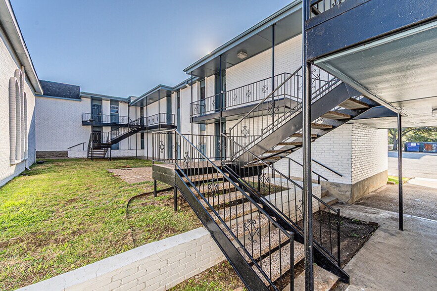 More Photos Of 6625 S Hulen St, Fort Worth Apartments For Sale