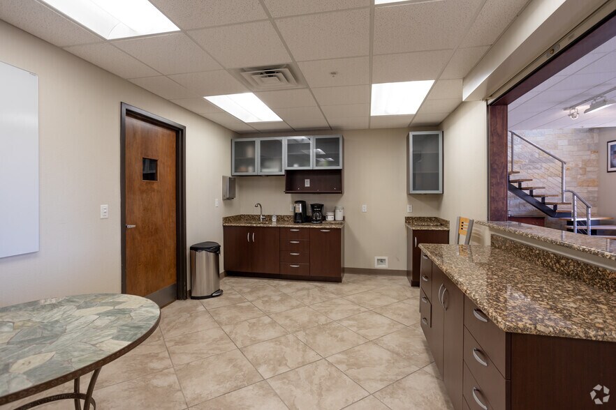 More Photos Of 400 Lookout Ridge Blvd, Harker Heights Warehouse For Sale