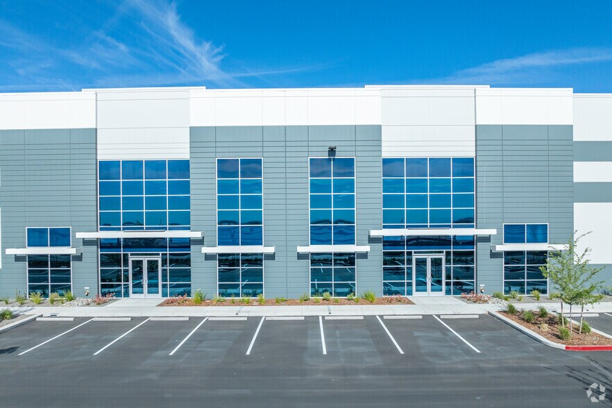 More Photos Of 7425 Lone Tree Rd, Sacramento Distribution For Lease
