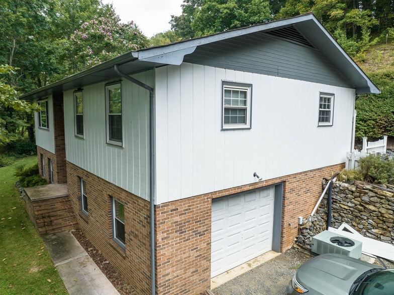 More Photos Of 371 Riverview Dr, Waynesville Manufactured Housing Mobile Home Park For Sale