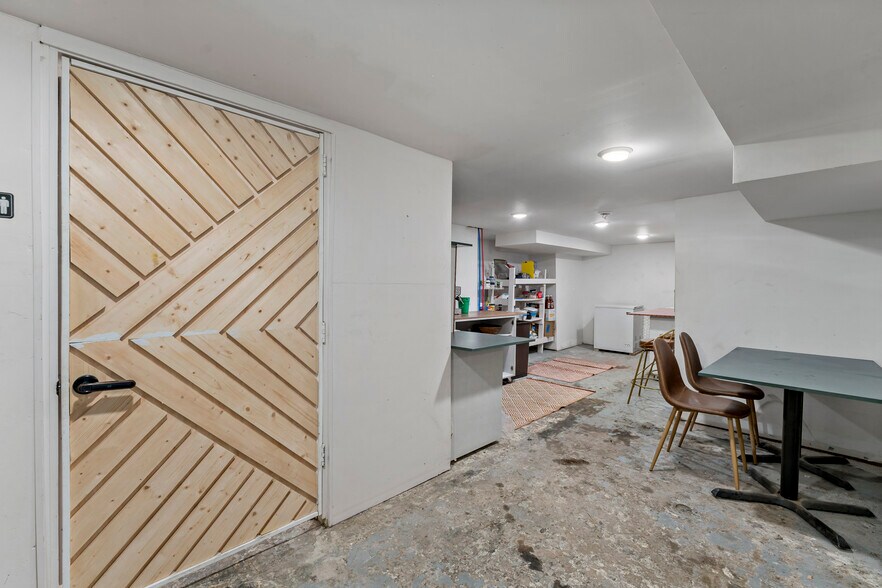 More Photos Of 848 Duss Ave, Ambridge Storefront Retail Residential For Sale