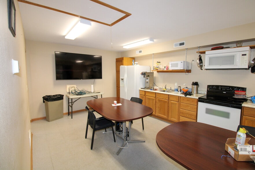 More Photos Of 135 E Front St, Claremont Specialty For Sale