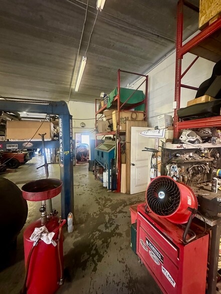 More Photos Of 1002 SE 9th St, Cape Coral Service For Sale