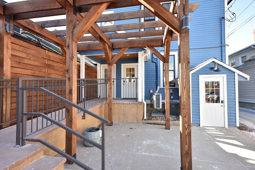 More Photos Of W61N508 Washington Ave, Cedarburg Storefront Retail Office For Sale