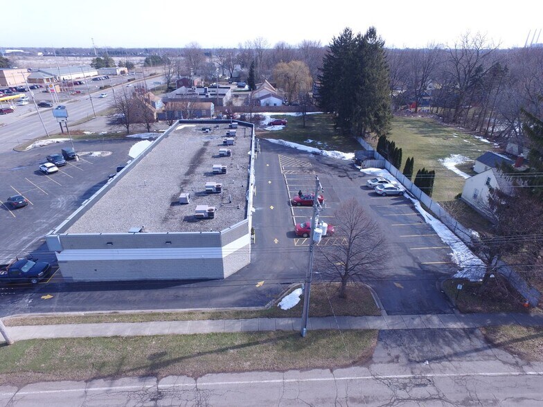 More Photos Of 3233 W Saginaw Hwy, Lansing Storefront For Sale