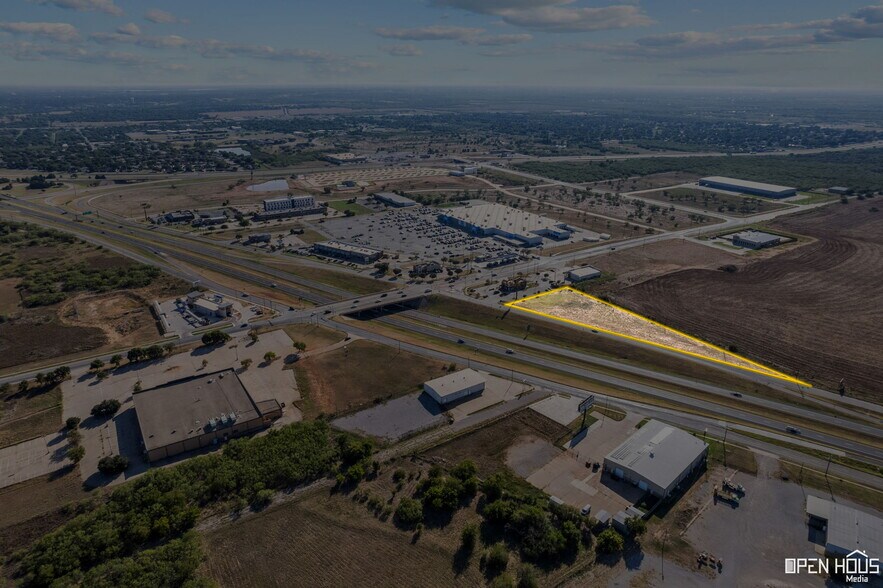 More Photos Of 2912 Central Fwy, Wichita Falls Land For Sale