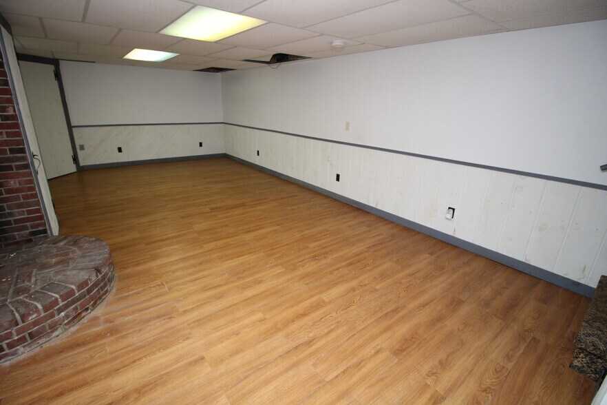 More Photos Of 107 Water Street, Farmington Office For Sale