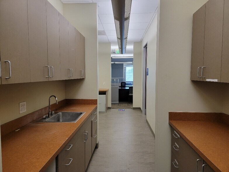 More Photos Of 3999 E Inland Empire Blvd, Ontario Office For Lease