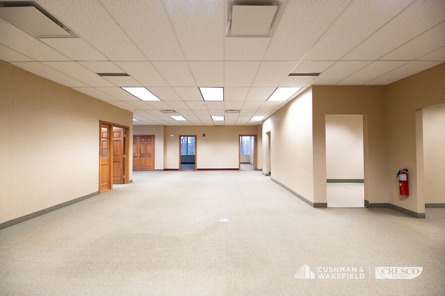 More Photos Of 6120 Parkland Blvd, Mayfield Heights Office For Lease