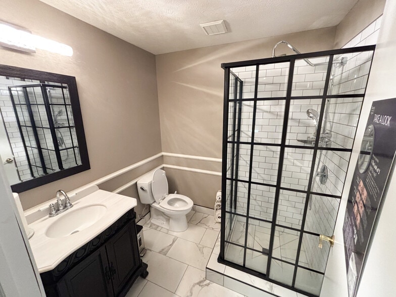 More Photos Of 3060 S Fremont Ave, Springfield General Retail For Sale