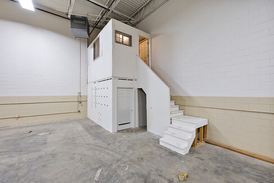 More Photos Of 15065 32 Mile Rd, Romeo Warehouse For Lease