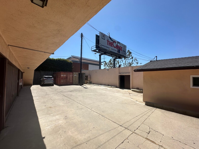 More Photos Of 2751 Colorado Blvd, Los Angeles Restaurant For Lease