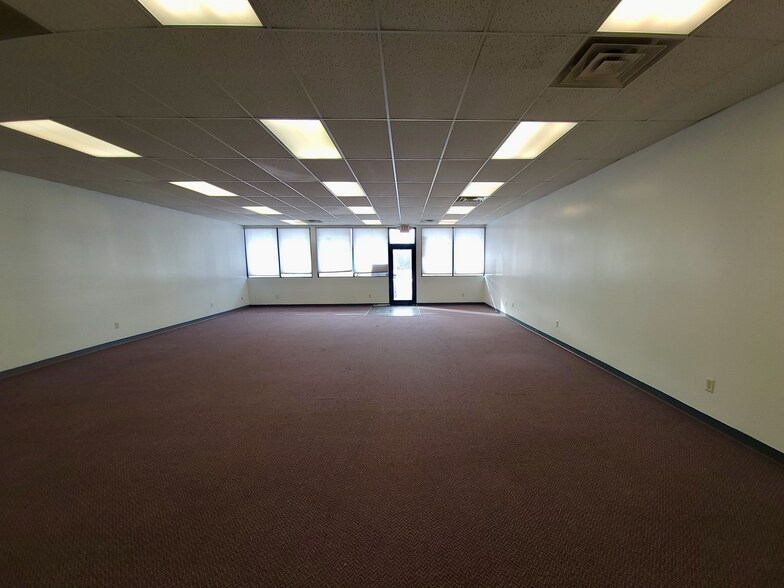 More Photos Of 1107 Scandia Trl, Forest Lake Service Station For Lease