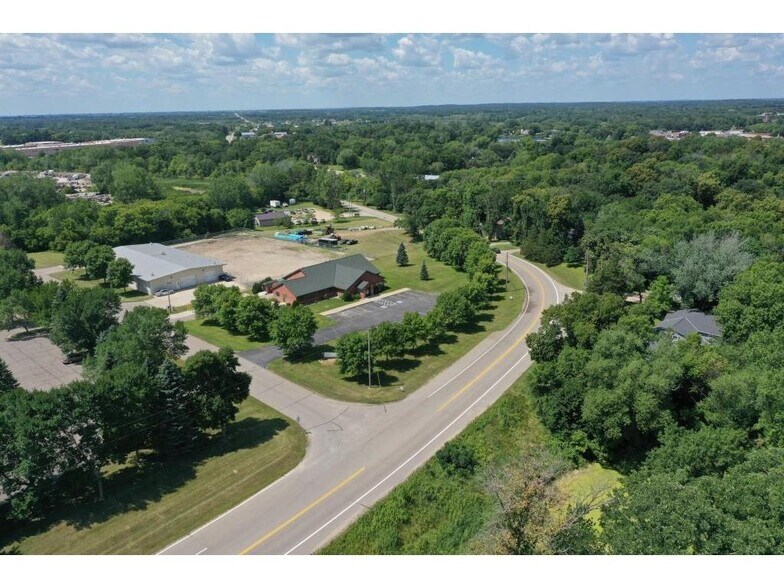 More Photos Of 7900 Chapin Dr NE, New London Medical For Sale