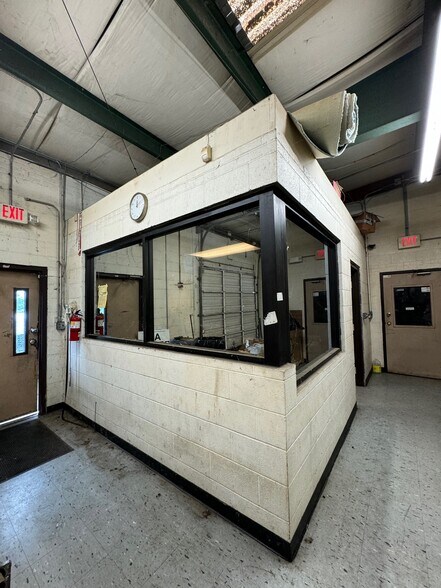 More Photos Of 994 Rhyne Rd, Clover Light Manufacturing For Sale
