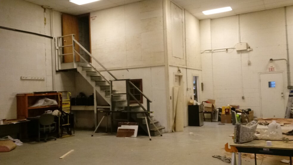 More Photos Of 909 Windham Rd, South Windham Warehouse For Sale