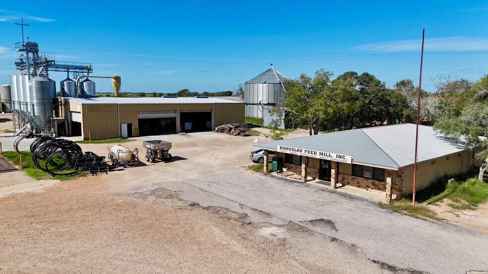 More Photos Of 5040 FM 1295, Moulton Specialty For Sale