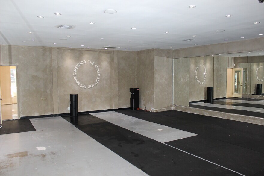 More Photos Of 840 S Robertson Blvd, Los Angeles Storefront Retail Office For Lease