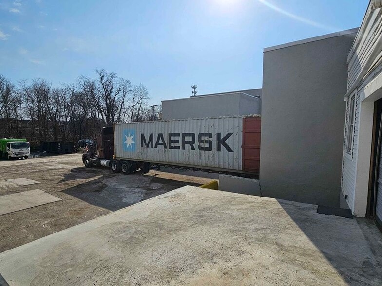 More Photos Of 100 Business St, Hyde Park Unknown For Lease