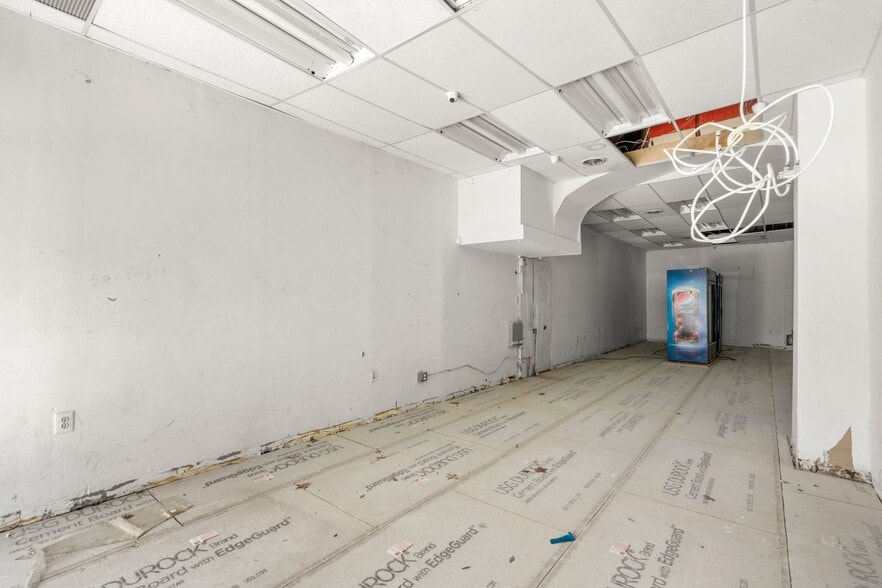 More Photos Of 2800 Huntingdon Ave, Baltimore Storefront Retail Residential For Lease