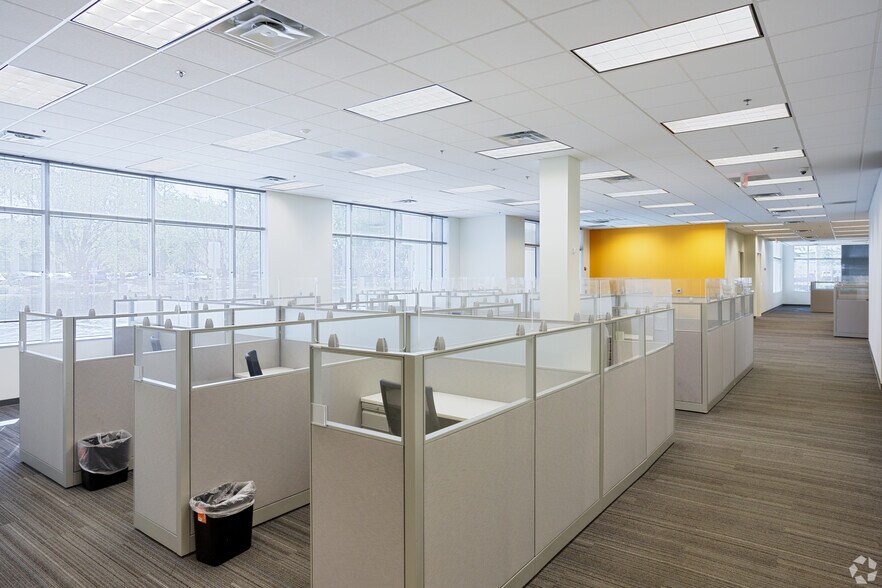 More Photos Of 30 S Keller Rd, Orlando Flex For Lease