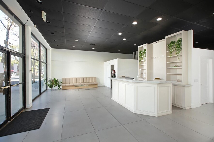 More Photos Of 2240 Honolulu Ave, Montrose Storefront For Sale