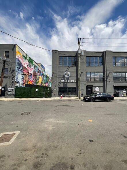 More Photos Of 86-90 Forrest St, Jersey City Warehouse For Lease
