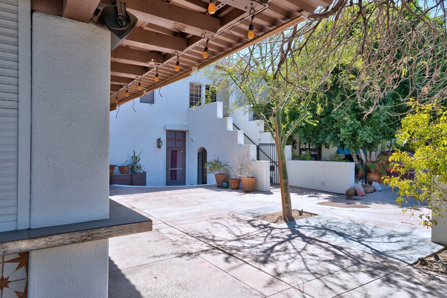 More Photos Of 369 N Palm Canyon Dr, Palm Springs Restaurant For Lease