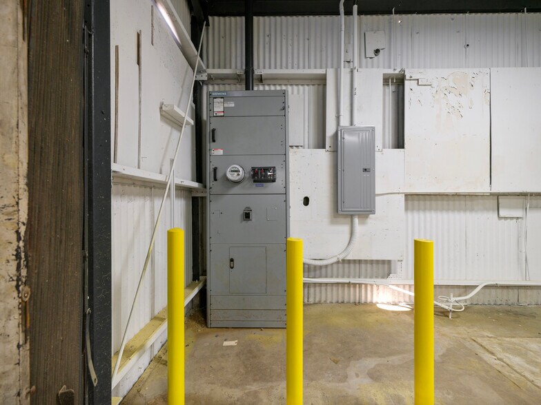 More Photos Of 2215 Randolph St, Huntington Park Manufacturing For Sale