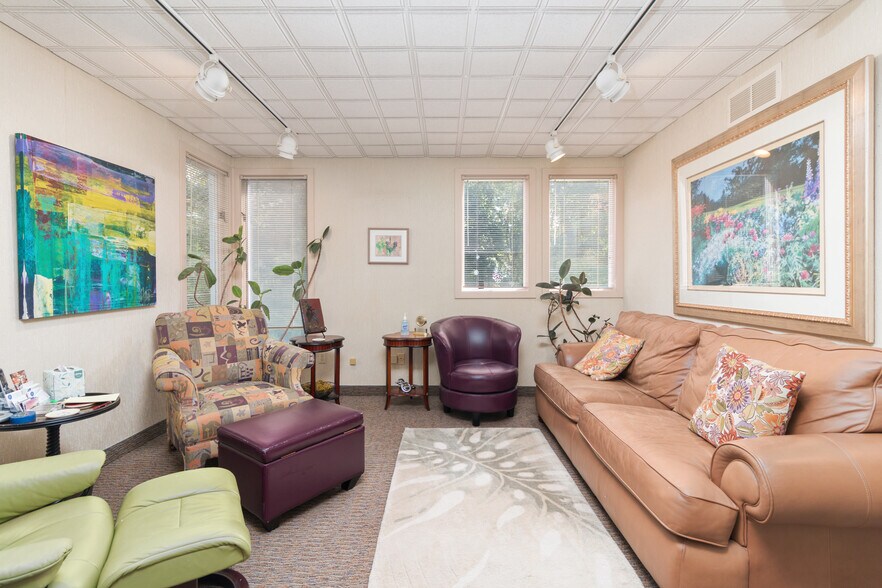 More Photos Of 155 Sycamore St, Glastonbury Office For Lease