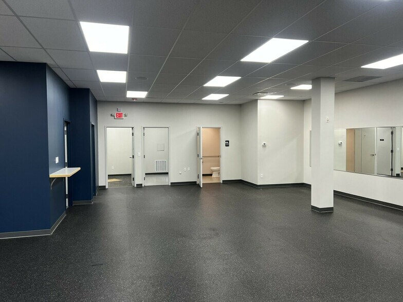 More Photos Of 55 R Washington St, Norwell Warehouse For Lease