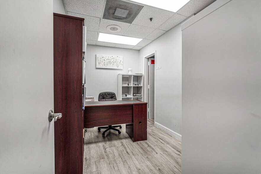 More Photos Of 2645 SW 37th Ave, Miami Medical For Sale