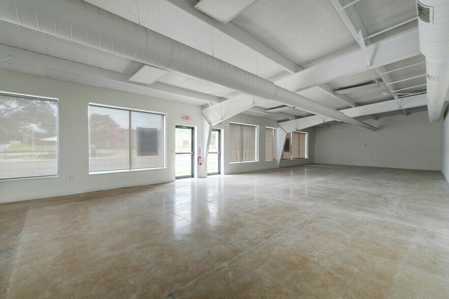 More Photos Of 4301 Guadalupe St, Austin Storefront Retail Office For Lease