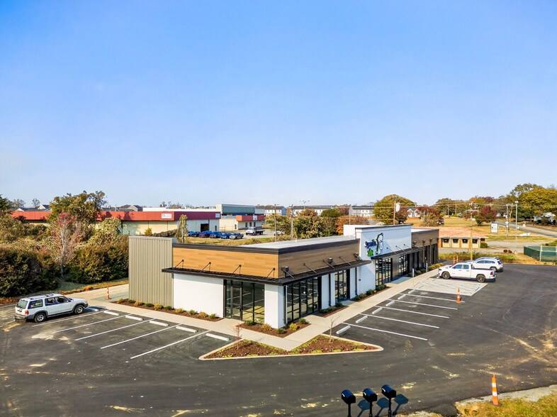 More Photos Of 201-229 Charlotte Hwy, Lyman Storefront For Lease