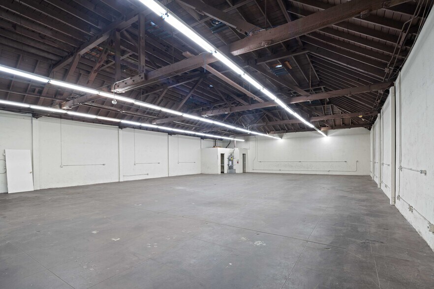 More Photos Of 215 W 15th St, Los Angeles Warehouse For Sale