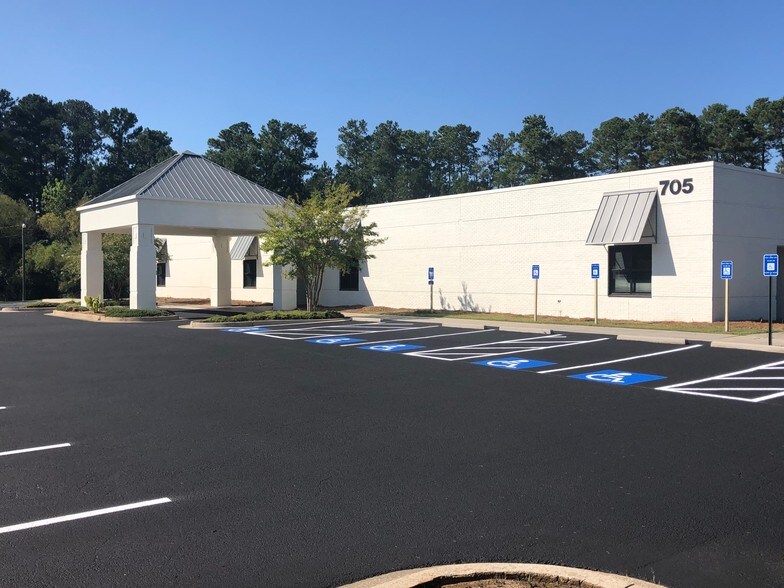 More Photos Of 705 Breedlove Dr, Monroe Medical For Lease