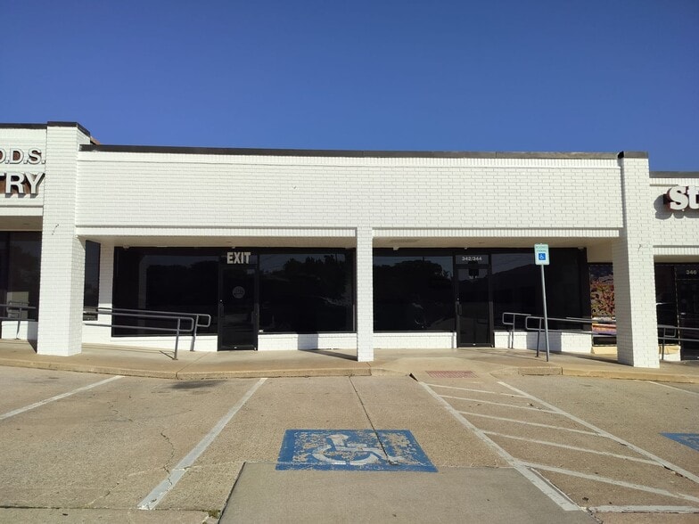 Primary Photo Of 342-344 S Santa Fe Ave, Edmond Unknown For Lease