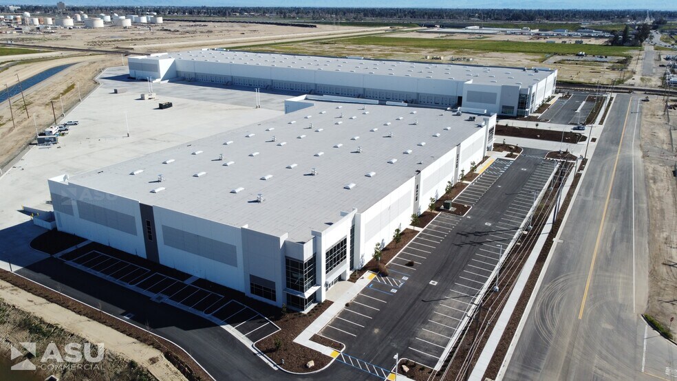 More Photos Of 2204 Coffee Rd, Bakersfield Showroom For Lease