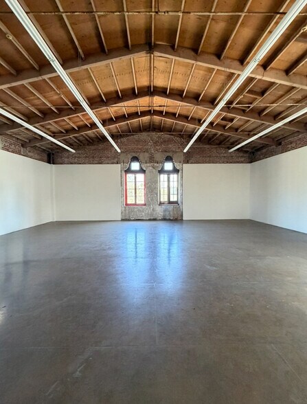 More Photos Of 2220-2228 W 7th St, Los Angeles Freestanding For Lease