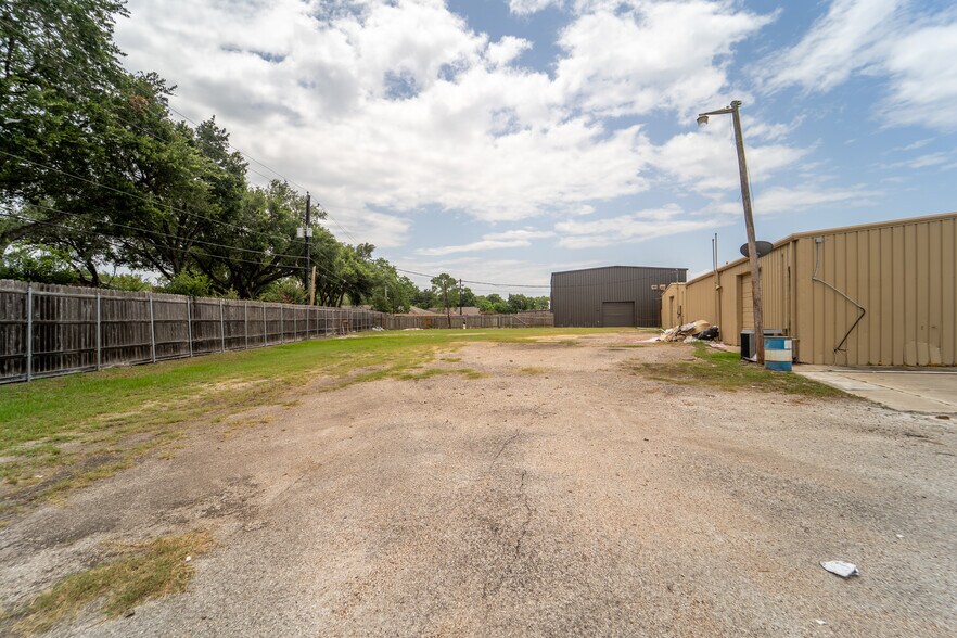 More Photos Of 6602 N Navarro St, Victoria General Retail For Sale