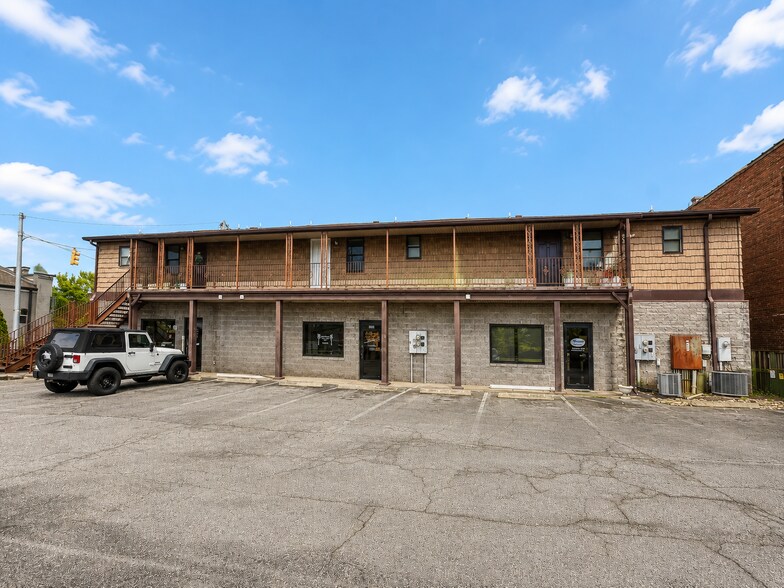 More Photos Of 100 NW Main St, Easley Storefront Retail Office For Lease