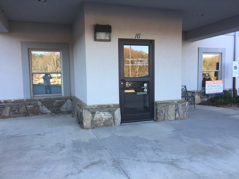 More Photos Of 16 Physician Dr, Clyde Hospital For Sale