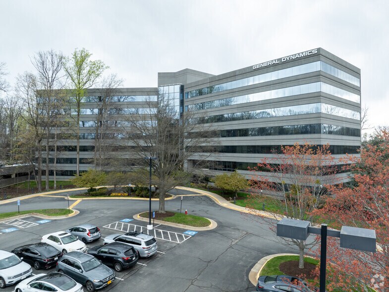 More Photos Of 12450 Fair Lakes Cir, Fairfax Office For Lease