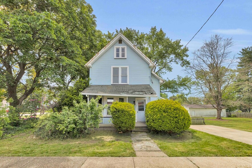 More Photos Of 777 N Ellsworth Ave, Salem Veterinarian Kennel For Sale