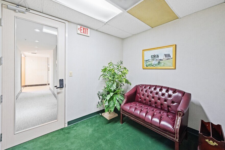 More Photos Of 1110 Brickell Ave, Miami Office For Sale
