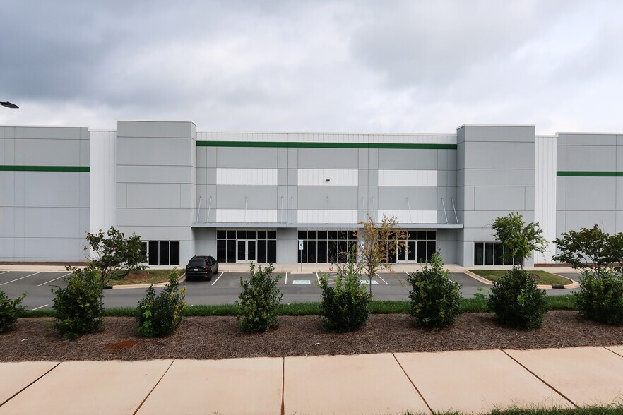 More Photos Of 4250 Business Center Dr, Charlotte Distribution For Lease