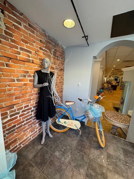 More Photos Of 319 York Rd, Jenkintown Storefront Retail Office For Lease