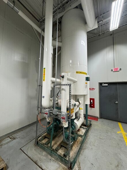 More Photos Of 220 W Ewing Ave, South Bend Refrigeration Cold Storage For Lease