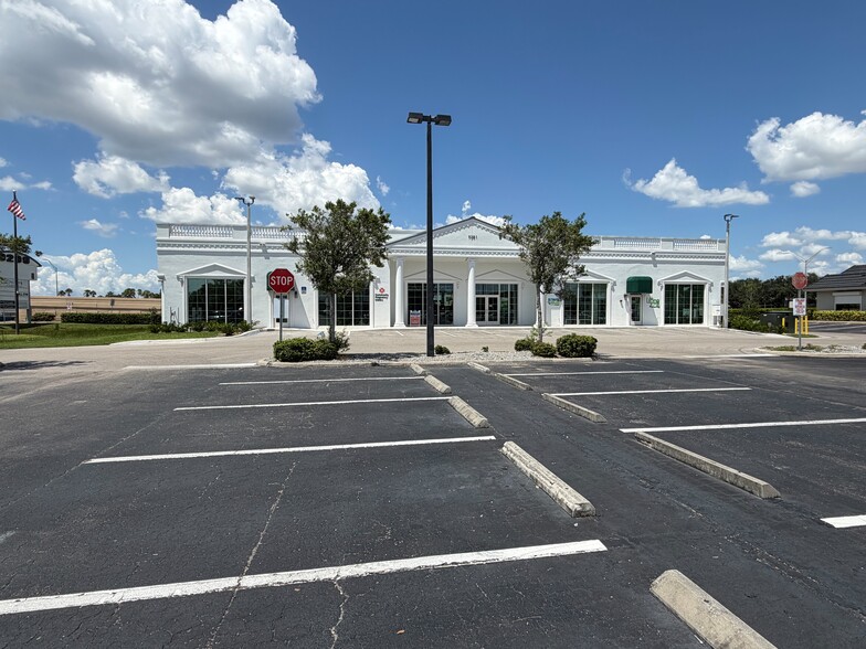 More Photos Of 9281 College Pkwy, Fort Myers General Retail For Lease