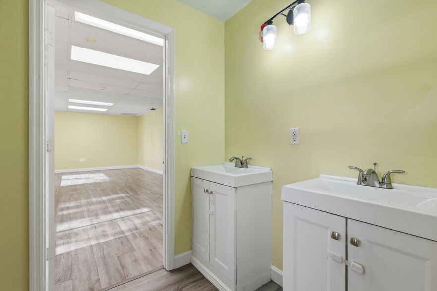 More Photos Of 346 N Volusia Ave, Orange City Office For Lease